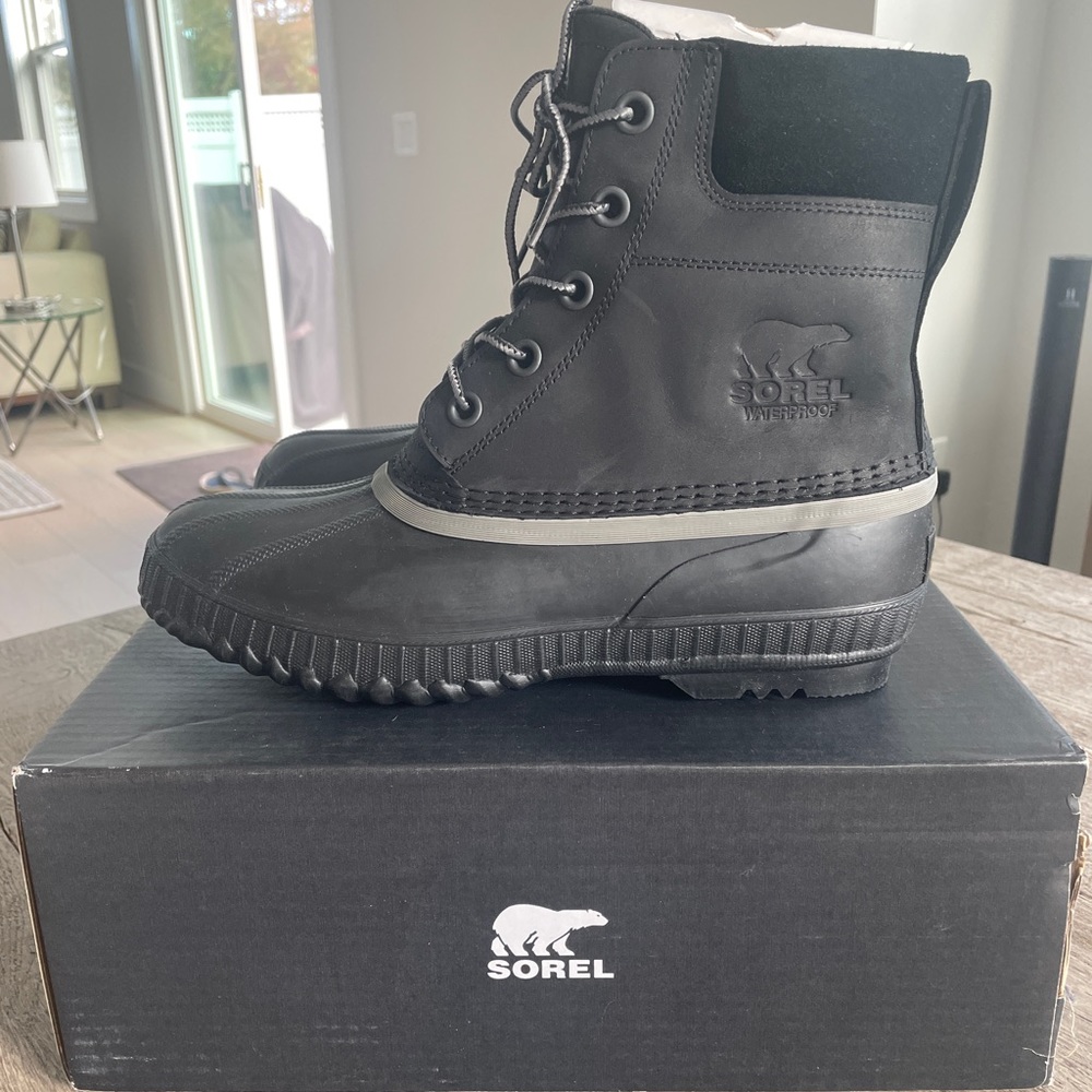 NWT! Sorel boots Cheyanne II . Men’s size 10